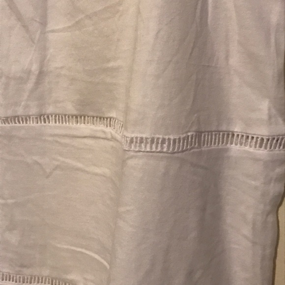 NEW Old Navy Eyelet Trim Tank - Picture 3 of 4